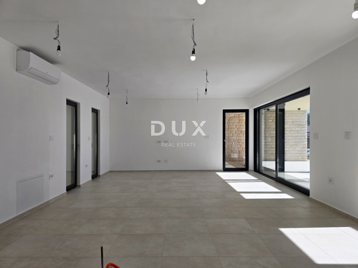 ISTRIA, ŽMINJ - Casa dal design moderno con piscina