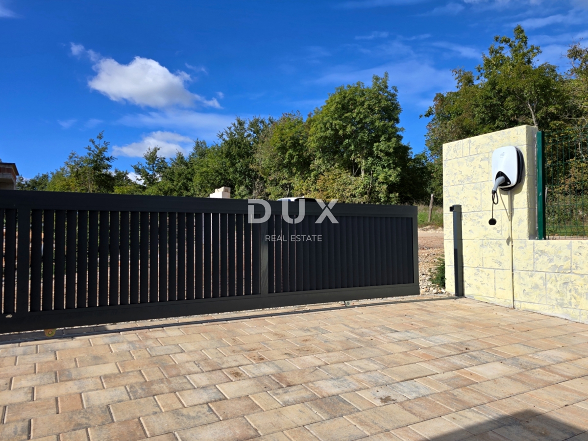 ISTRIA, ŽMINJ - Casa dal design moderno con piscina