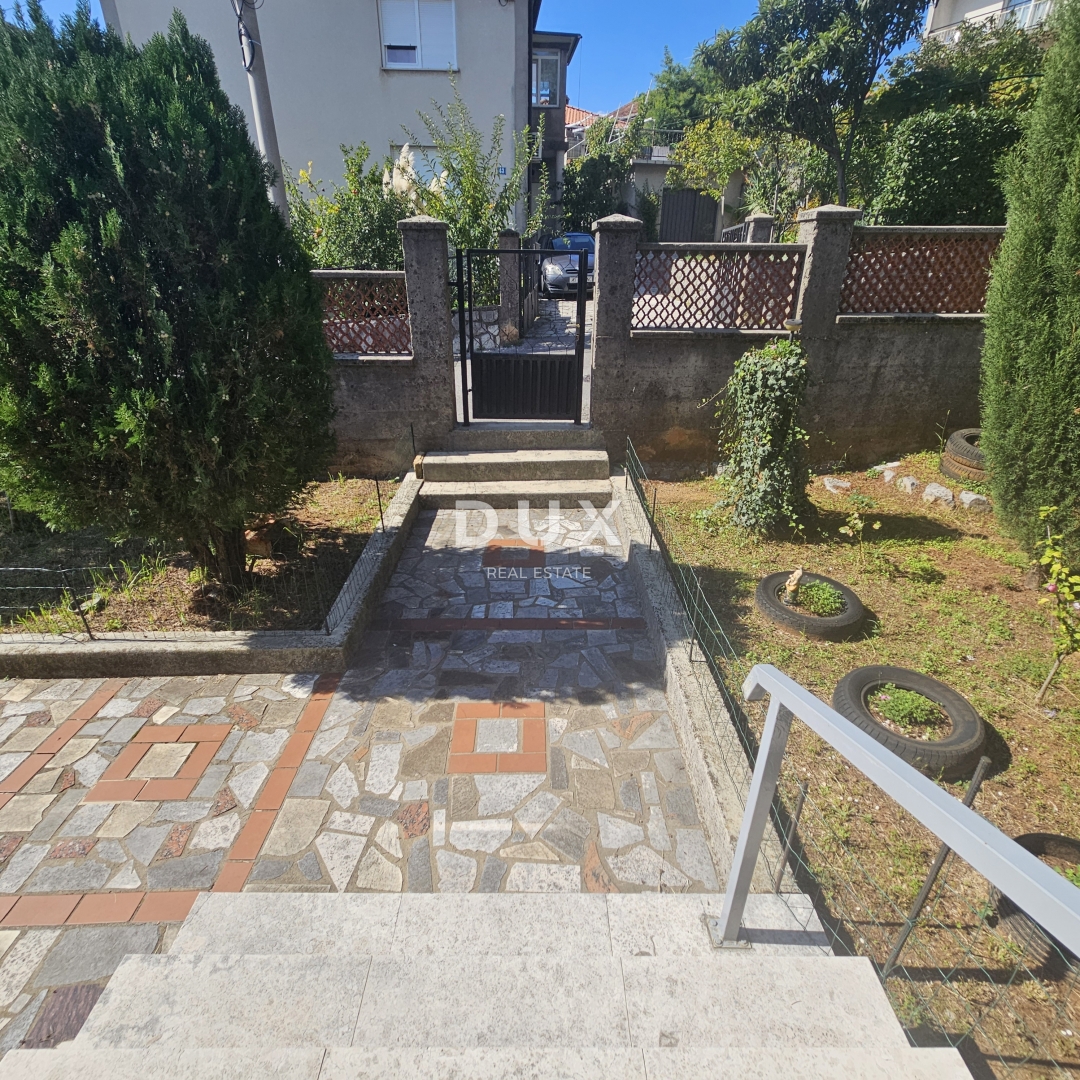 RIJEKA, ZAMET - Appartamento con 2 camere da letto + soggiorno in una casa privata, terrazza, vista mare, SOLO CON NOI!