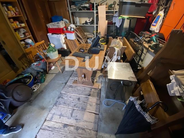 RIJEKA, TRSAT, CENTRO - appartamento 103 m2 al piano terra + GARAGE 25 m2 + giardino nel centro di Trsat! OCCASIONE!