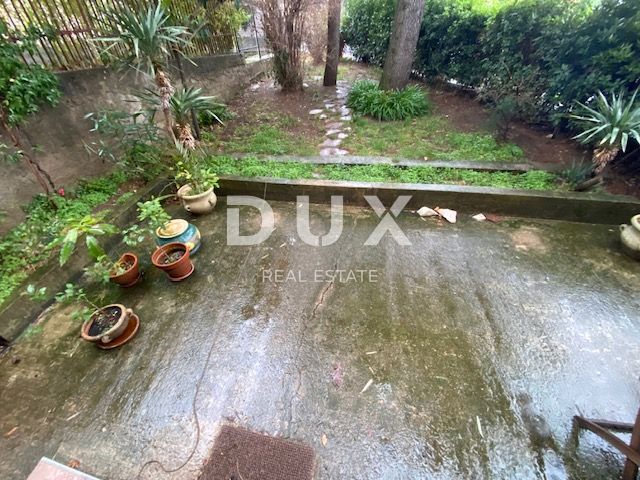 RIJEKA, TRSAT, CENTRO - appartamento 103 m2 al piano terra + GARAGE 25 m2 + giardino nel centro di Trsat! OCCASIONE!