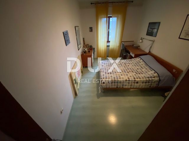 RIJEKA, TRSAT, CENTRO - appartamento 103 m2 al piano terra + GARAGE 25 m2 + giardino nel centro di Trsat! OCCASIONE!