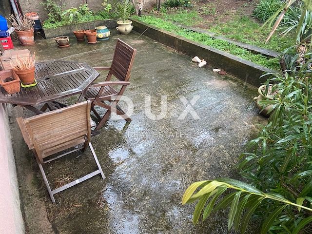 RIJEKA, TRSAT, CENTRO - appartamento 103 m2 al piano terra + GARAGE 25 m2 + giardino nel centro di Trsat! OCCASIONE!