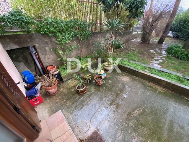 RIJEKA, TRSAT, CENTRO - appartamento 103 m2 al piano terra + GARAGE 25 m2 + giardino nel centro di Trsat! OCCASIONE!