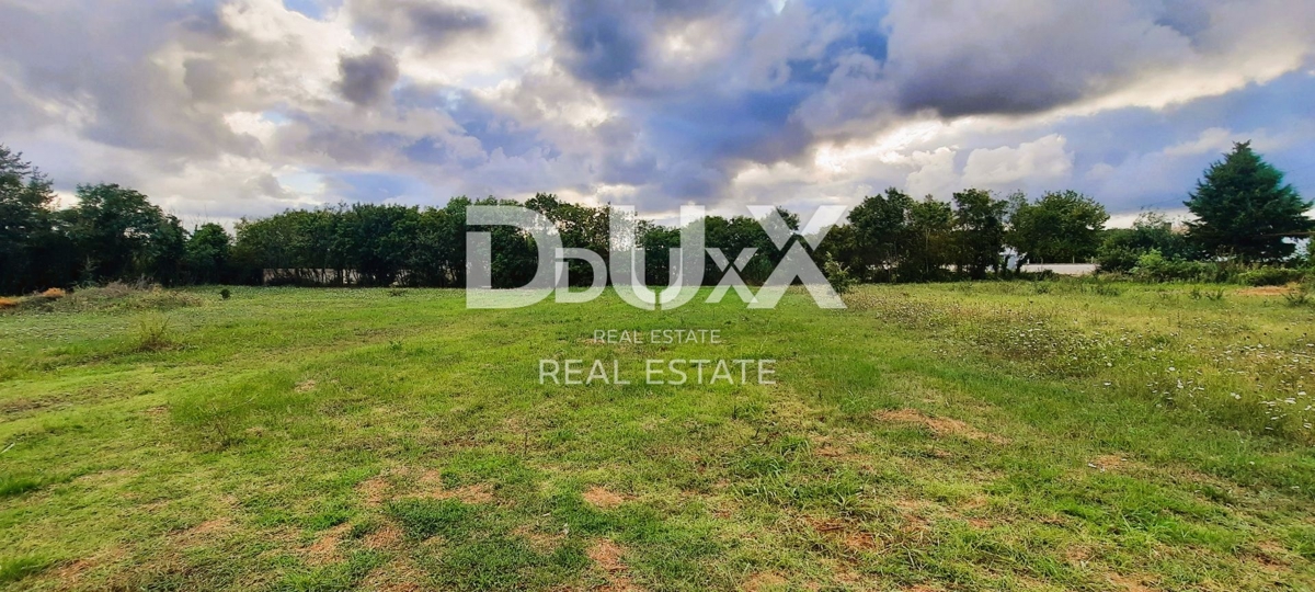 ISTRIA, LOBORIKA - Terreno edificabile immerso nella natura a pochi minuti di macchina da Pola