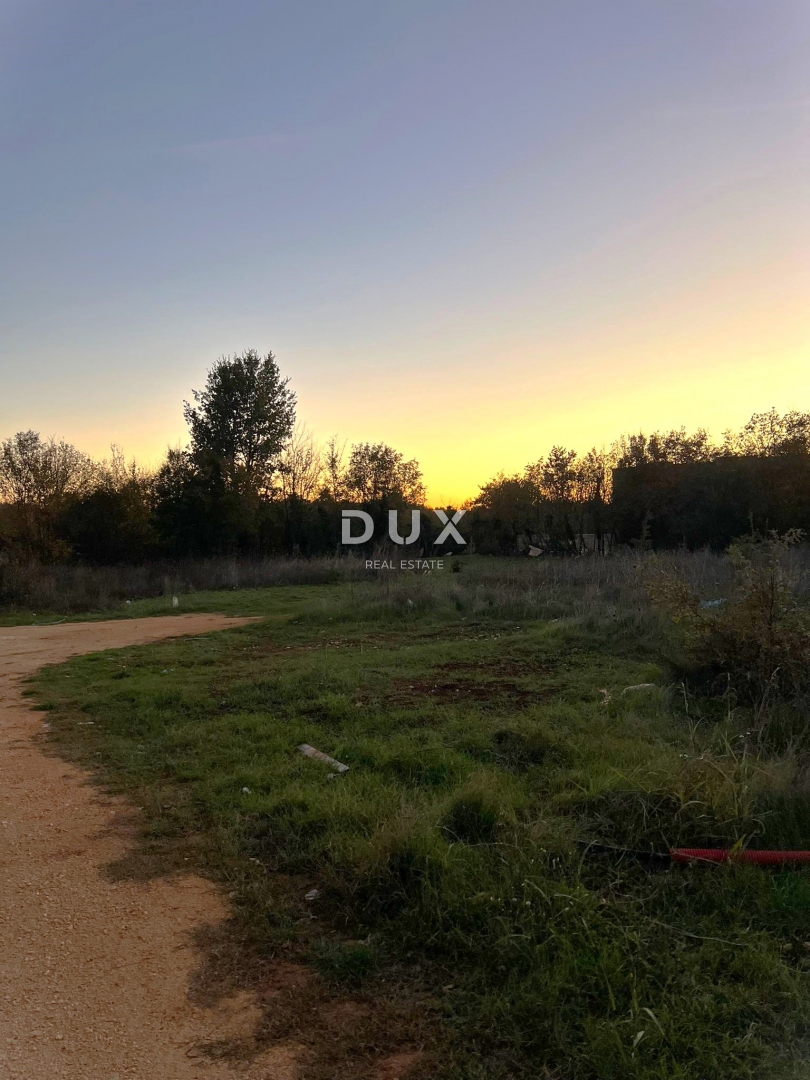 ISTRIA, LOBORIKA - Terreno edificabile immerso nella natura a pochi minuti di macchina da Pola