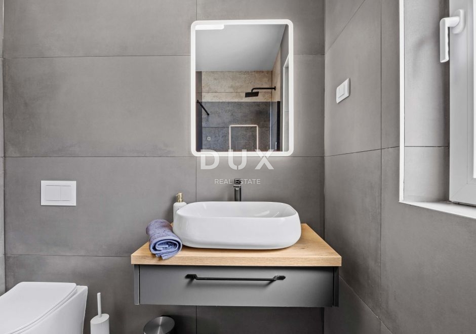 ISTRIA, SVETVINČENAT – Villa moderna con piscina riscaldata, impianto solare e privacy assoluta