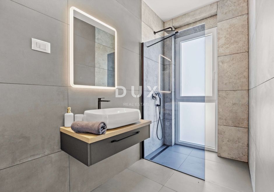 ISTRIA, SVETVINČENAT – Villa moderna con piscina riscaldata, impianto solare e privacy assoluta