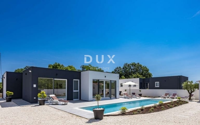 ISTRIA, SVETVINČENAT – Villa moderna con piscina riscaldata, impianto solare e privacy assoluta