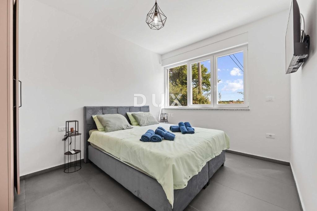 ISTRIA, SVETVINČENAT – Villa moderna con piscina riscaldata, impianto solare e privacy assoluta