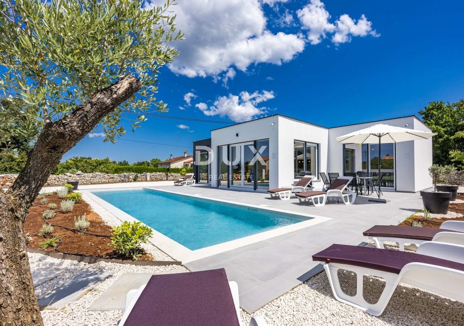 ISTRIA, SVETVINČENAT – Villa moderna con piscina riscaldata, impianto solare e privacy assoluta