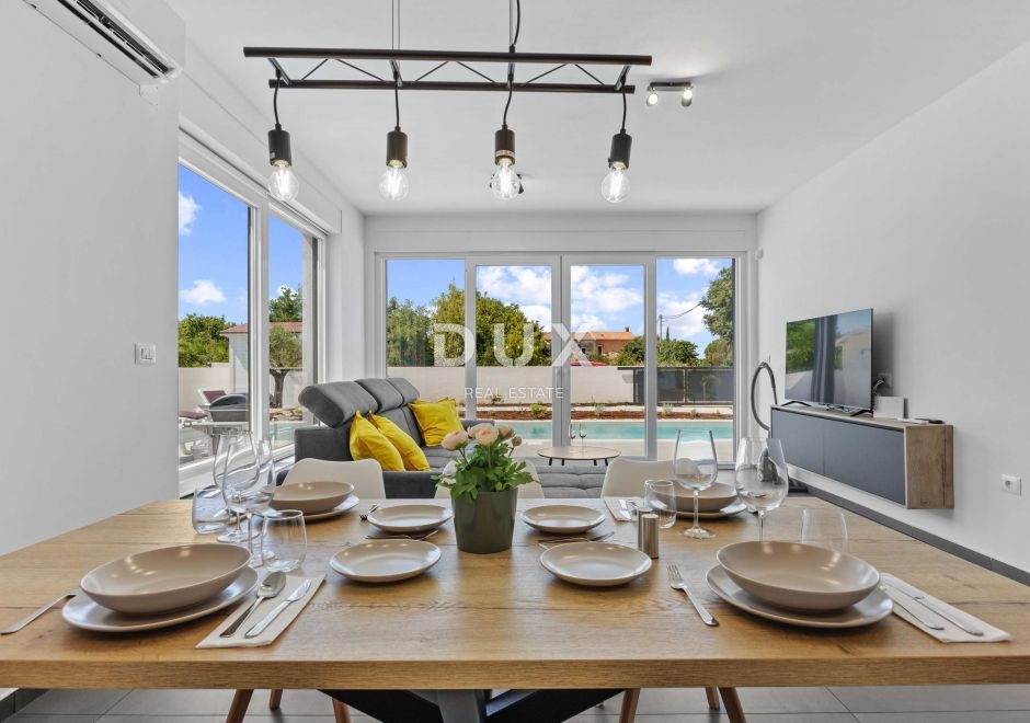 ISTRIA, SVETVINČENAT – Villa moderna con piscina riscaldata, impianto solare e privacy assoluta