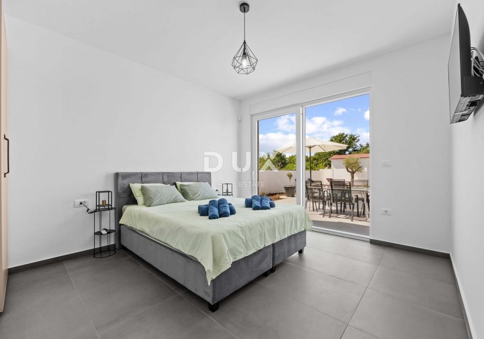 ISTRIA, SVETVINČENAT – Villa moderna con piscina riscaldata, impianto solare e privacy assoluta