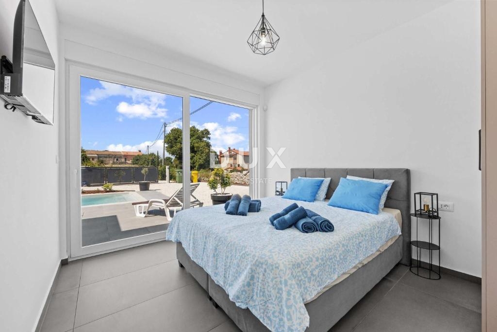 ISTRIA, SVETVINČENAT – Villa moderna con piscina riscaldata, impianto solare e privacy assoluta