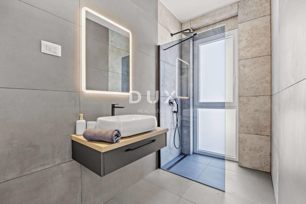 ISTRIA, SVETVINČENAT – Villa moderna con piscina riscaldata, impianto solare e privacy assoluta