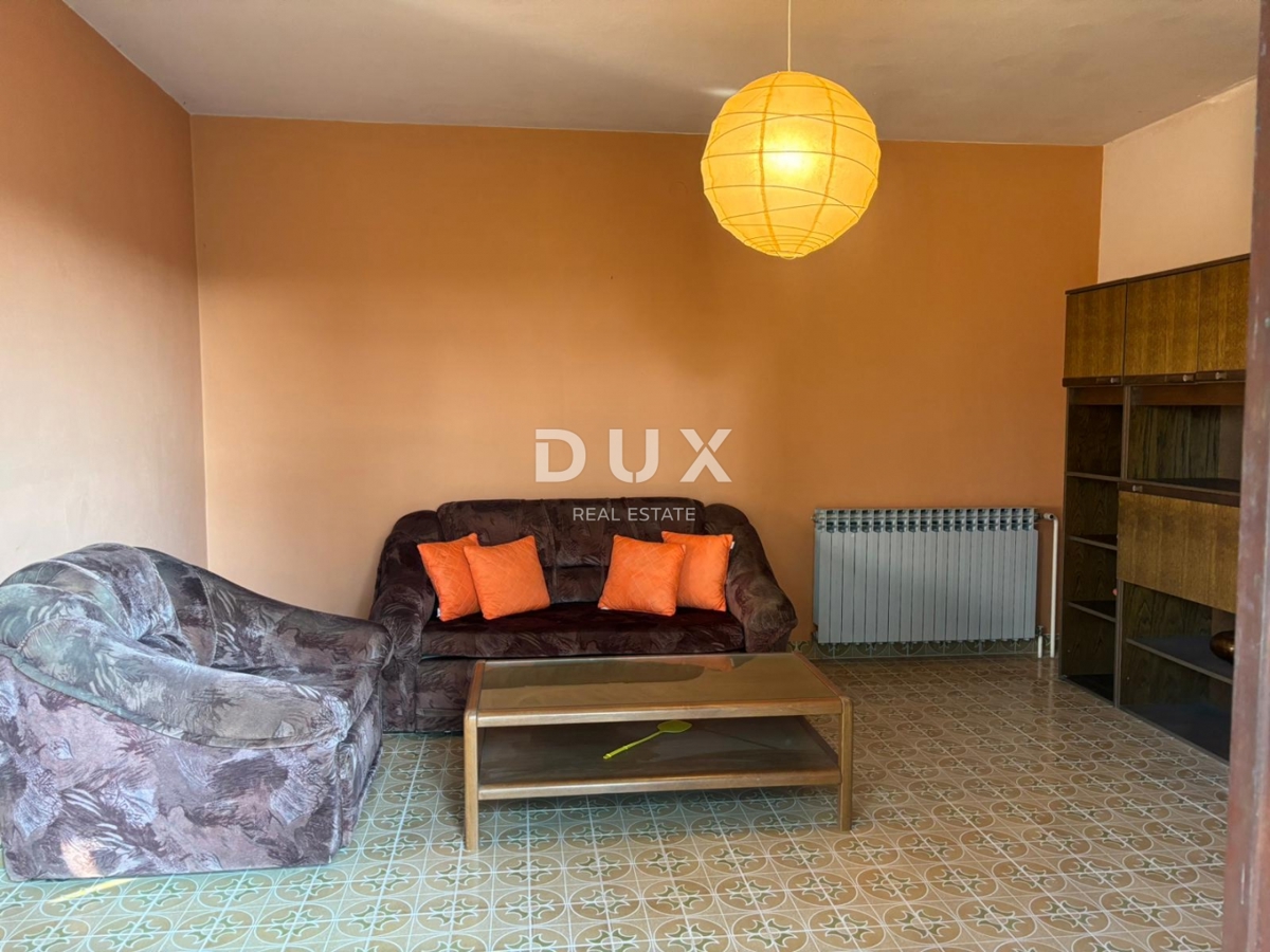 ISTRIA, PARENZO (DINANDINI) - Spaziosa casa con due grandi appartamenti e garage + terreno edificabile di 1687 m2! VARIE POSSIBILITÀ!