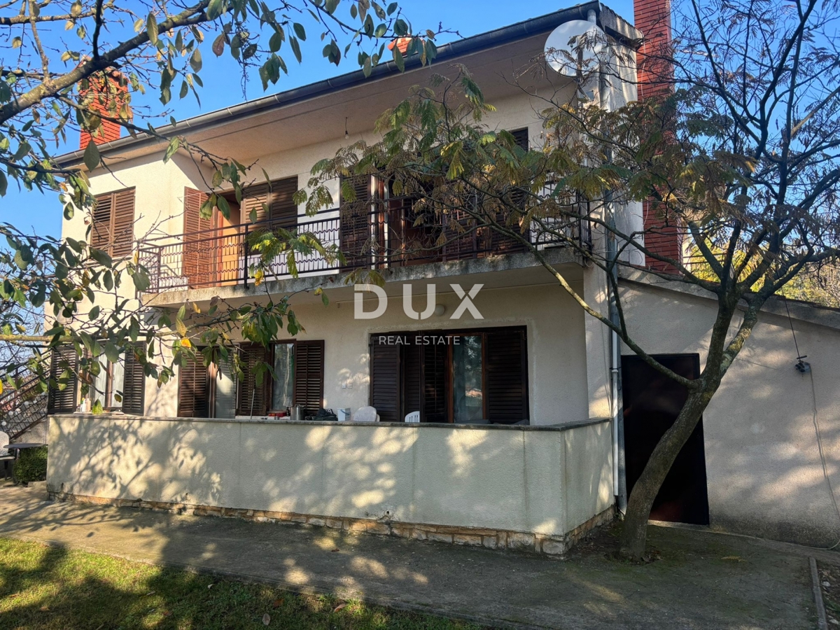 ISTRIA, PARENZO (DINANDINI) - Spaziosa casa con due grandi appartamenti e garage + terreno edificabile di 1687 m2! VARIE POSSIBILITÀ!