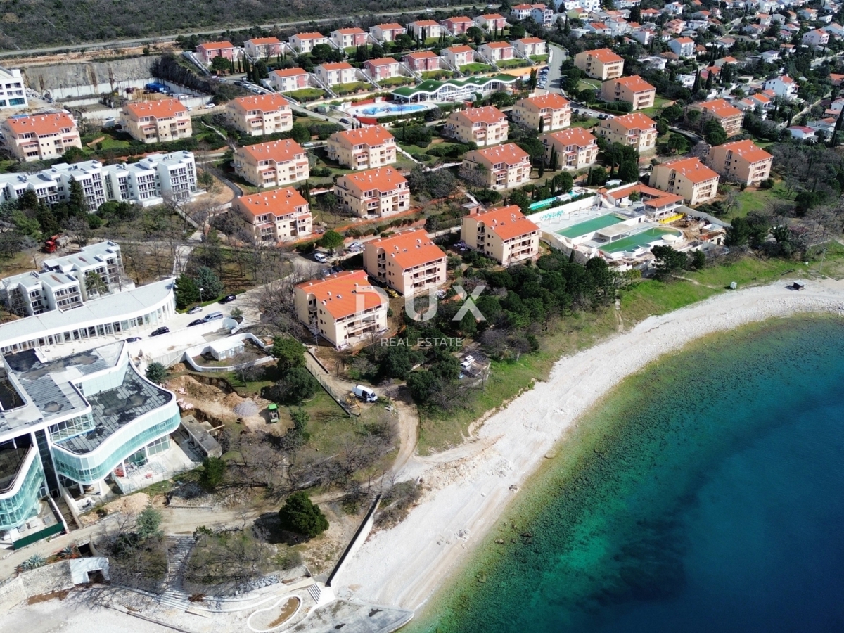 NOVI VINODOLSKI – Appartamento di 62 m² in un resort esclusivo, prima fila al mare con spiaggia privata