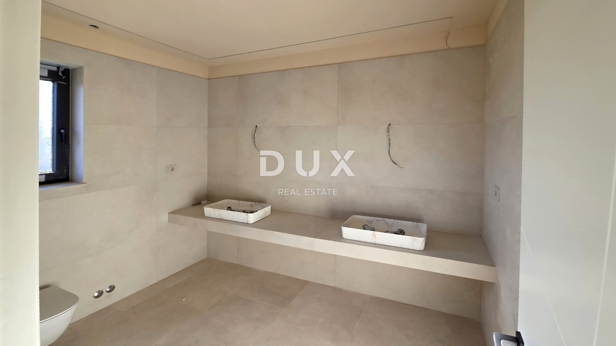 ISTRIA, PARENZO - Casa moderna con piscina