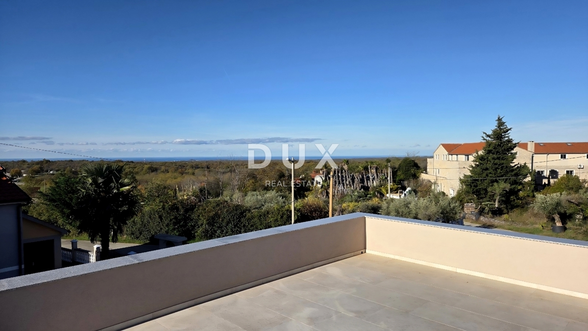 ISTRIA, PARENZO - Casa moderna con piscina