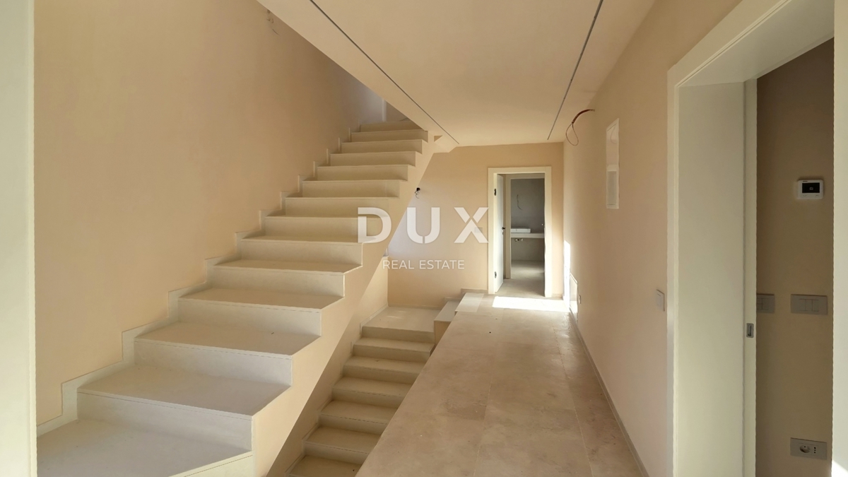 ISTRIA, PARENZO - Casa moderna con piscina