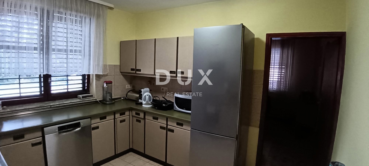 ISTRIA, PARENZO - Casa su un'ampia proprietà con piscina e completa privacy!