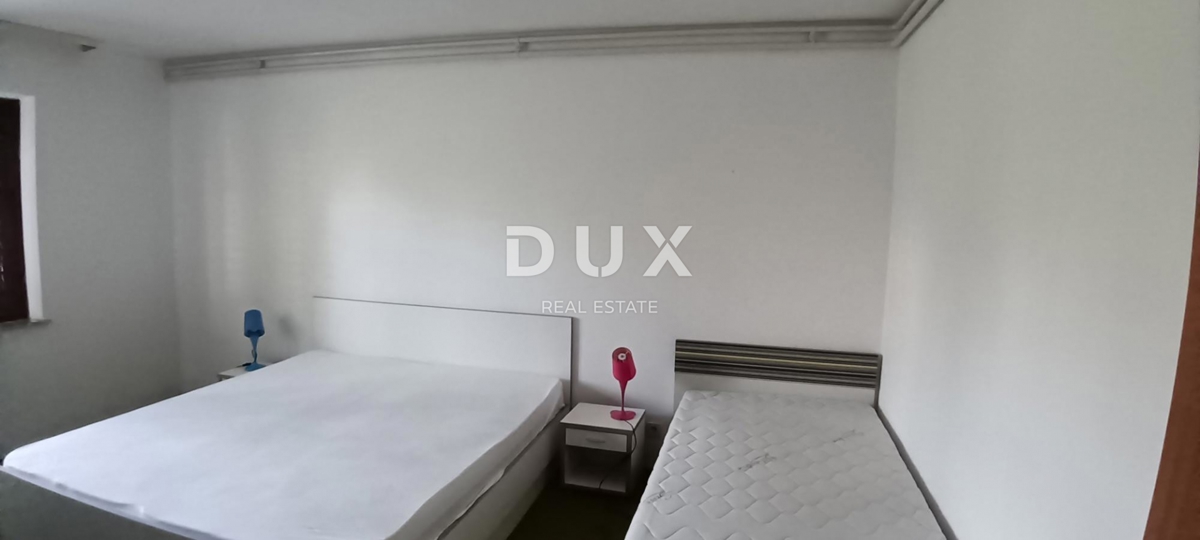 ISTRIA, PARENZO - Casa su un'ampia proprietà con piscina e completa privacy!