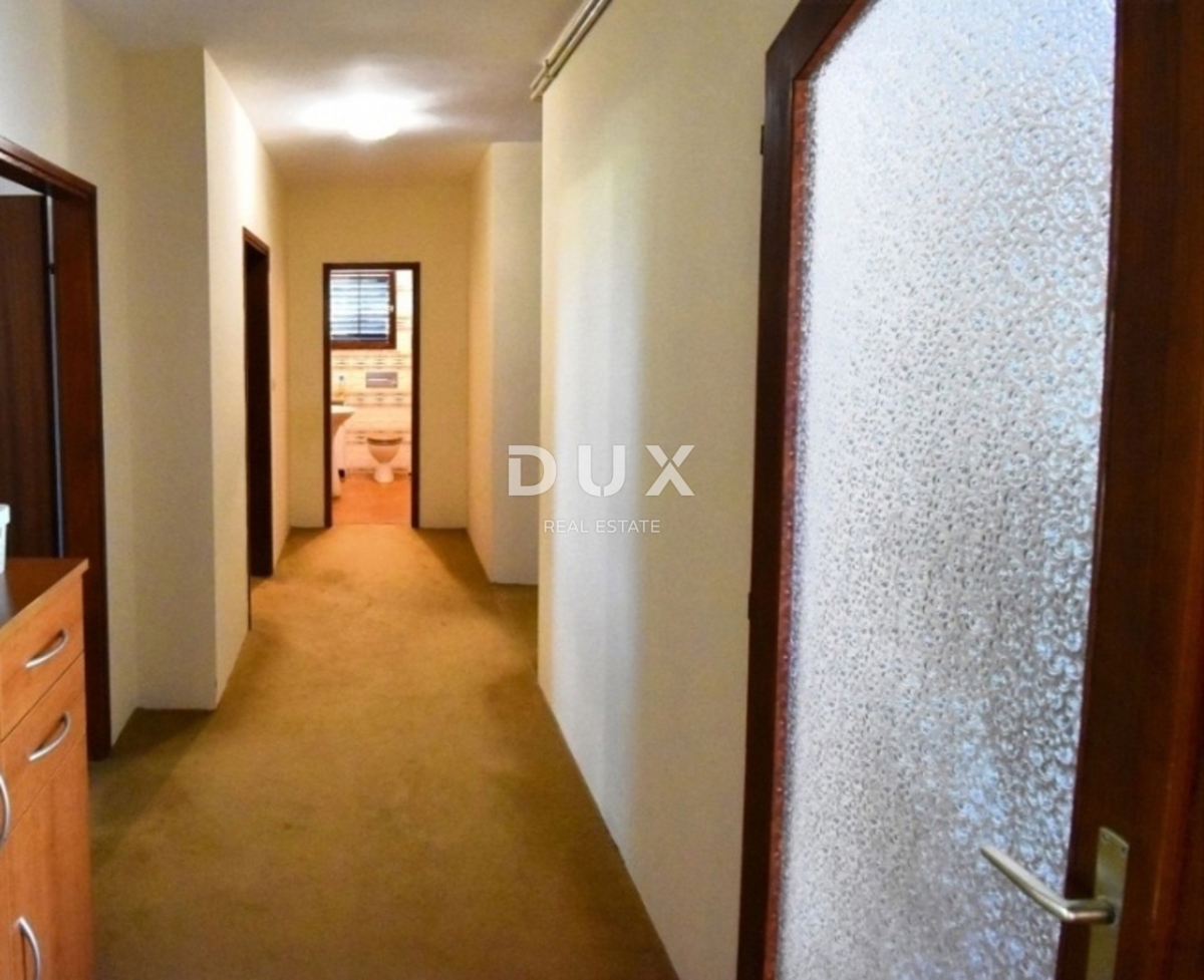 ISTRIA, PARENZO - Casa su un'ampia proprietà con piscina e completa privacy!