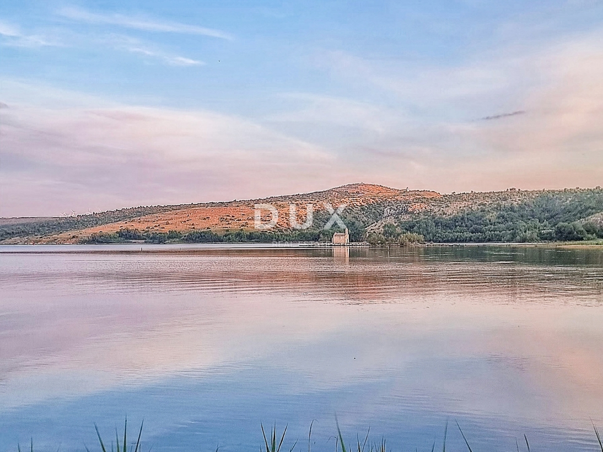 ZADAR, POSEDARJE - casa indipendente prima fila al mare di Novigrad con ampio cortile