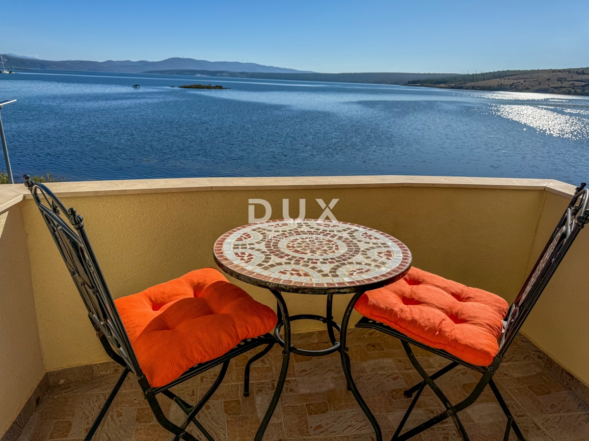 ZADAR, POSEDARJE - casa indipendente prima fila al mare di Novigrad con ampio cortile