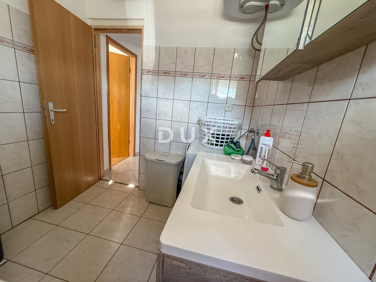 ZADAR, POSEDARJE - casa indipendente prima fila al mare di Novigrad con ampio cortile