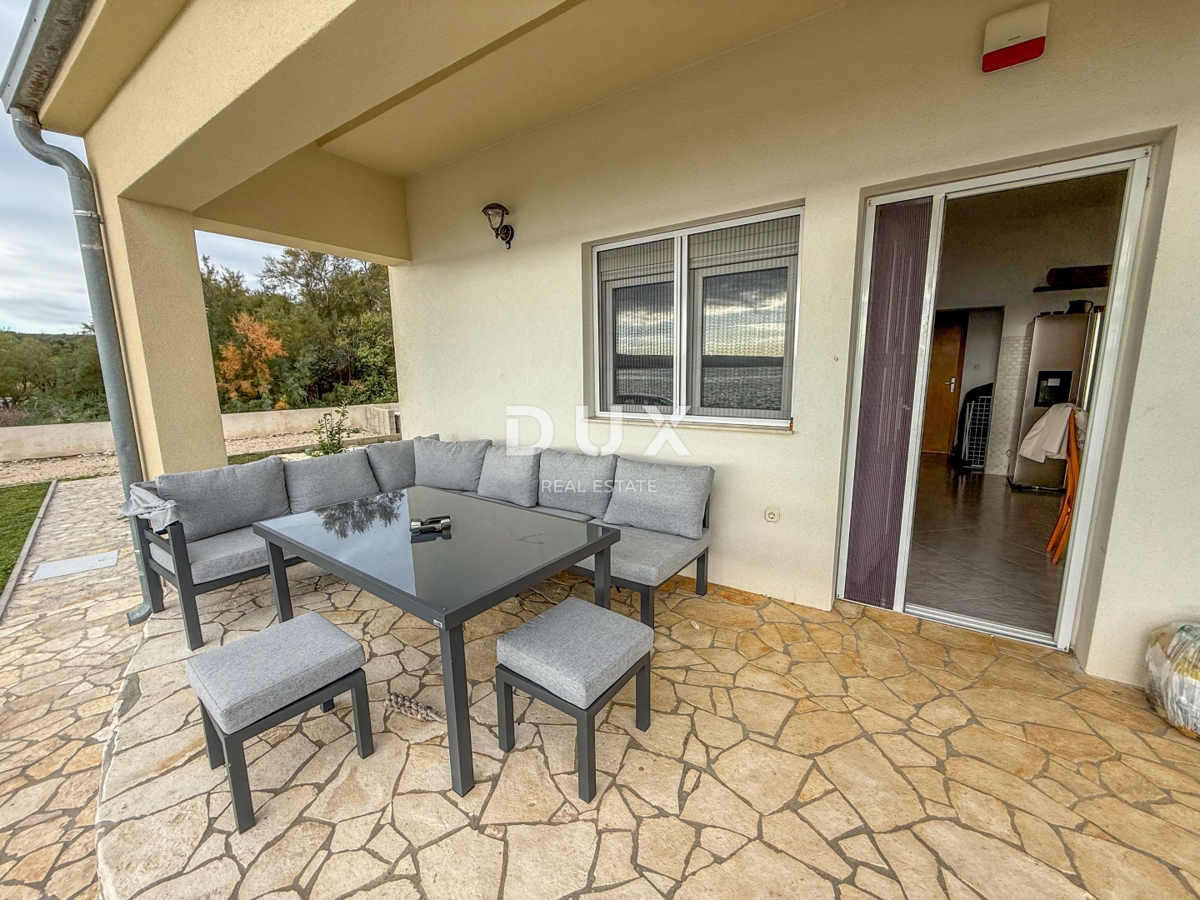 ZADAR, POSEDARJE - casa indipendente prima fila al mare di Novigrad con ampio cortile