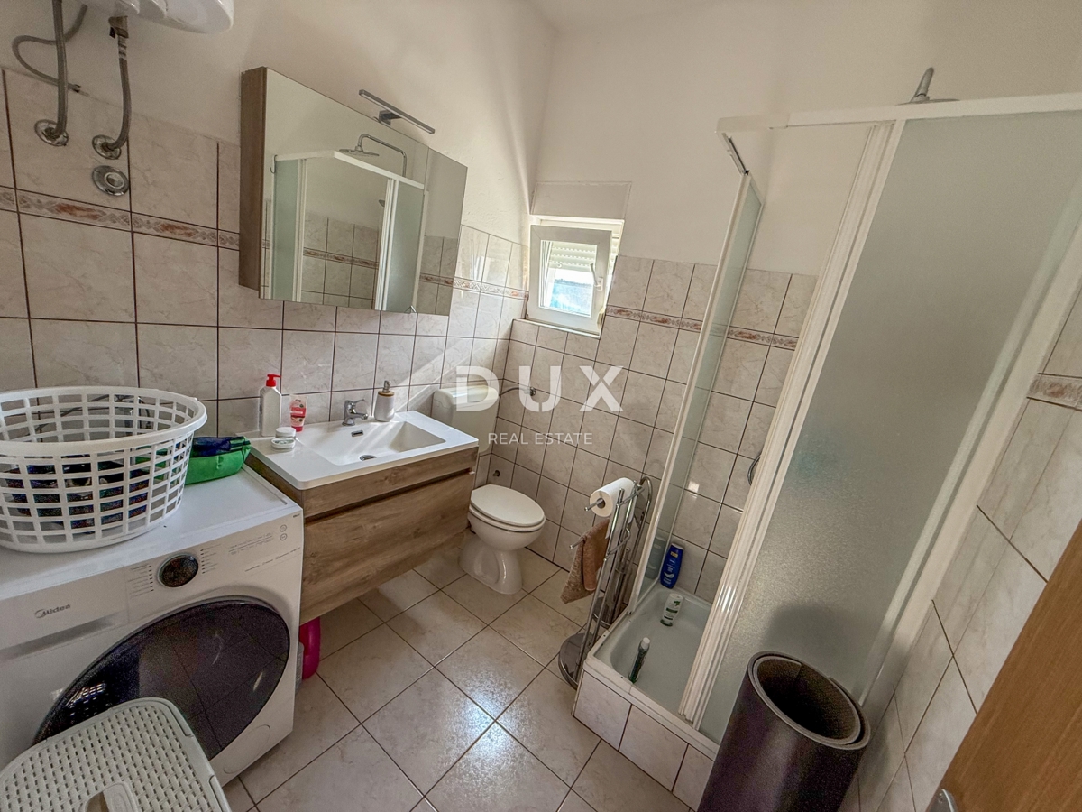 ZADAR, POSEDARJE - casa indipendente prima fila al mare di Novigrad con ampio cortile