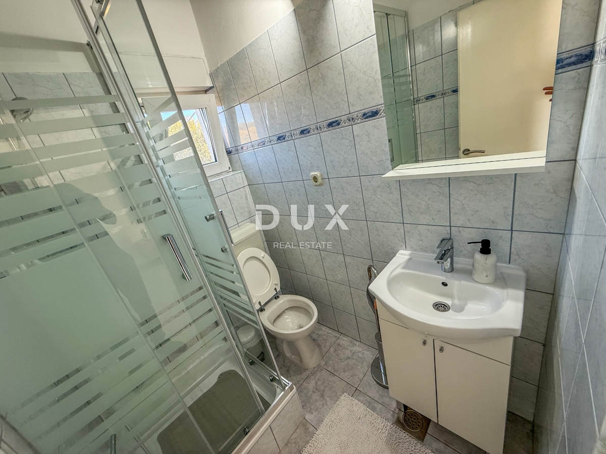 ZADAR, POSEDARJE - casa indipendente prima fila al mare di Novigrad con ampio cortile