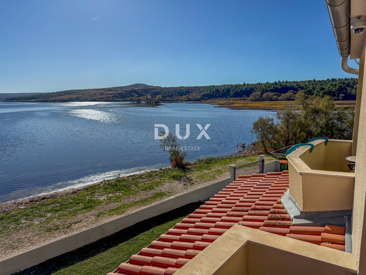 ZADAR, POSEDARJE - casa indipendente prima fila al mare di Novigrad con ampio cortile