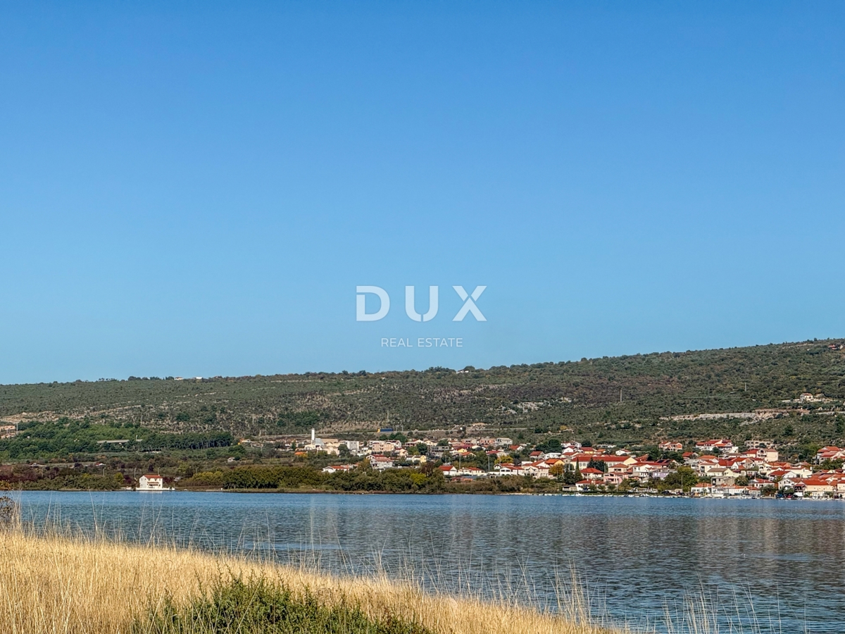 ZADAR, POSEDARJE - casa indipendente prima fila al mare di Novigrad con ampio cortile