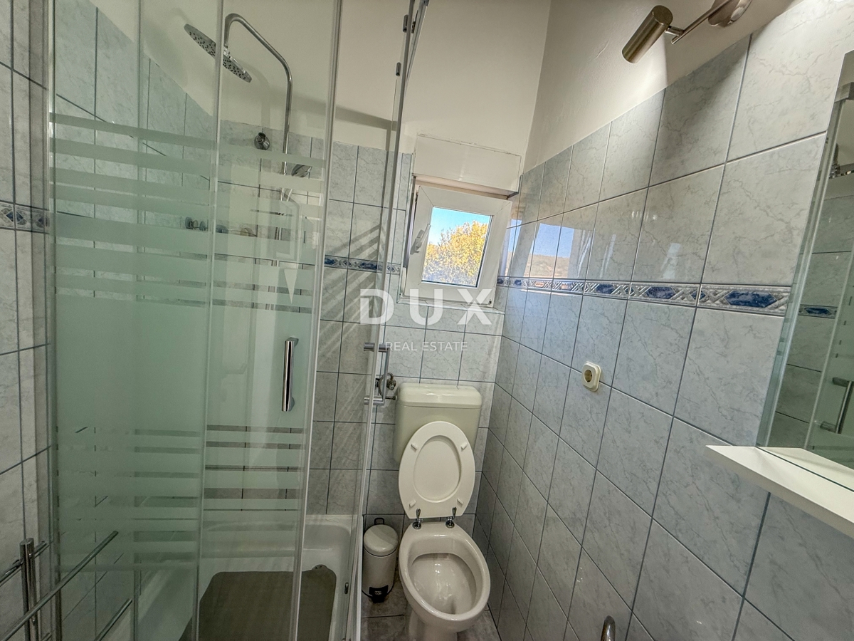 ZADAR, POSEDARJE - casa indipendente prima fila al mare di Novigrad con ampio cortile