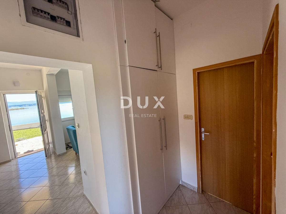 ZADAR, POSEDARJE - casa indipendente prima fila al mare di Novigrad con ampio cortile