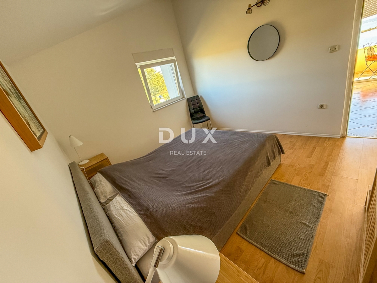 ZADAR, POSEDARJE - casa indipendente prima fila al mare di Novigrad con ampio cortile