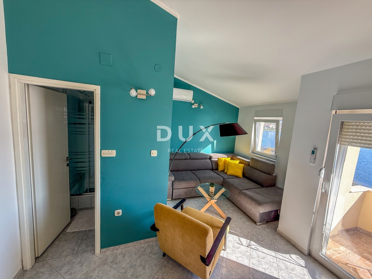 ZADAR, POSEDARJE - casa indipendente prima fila al mare di Novigrad con ampio cortile