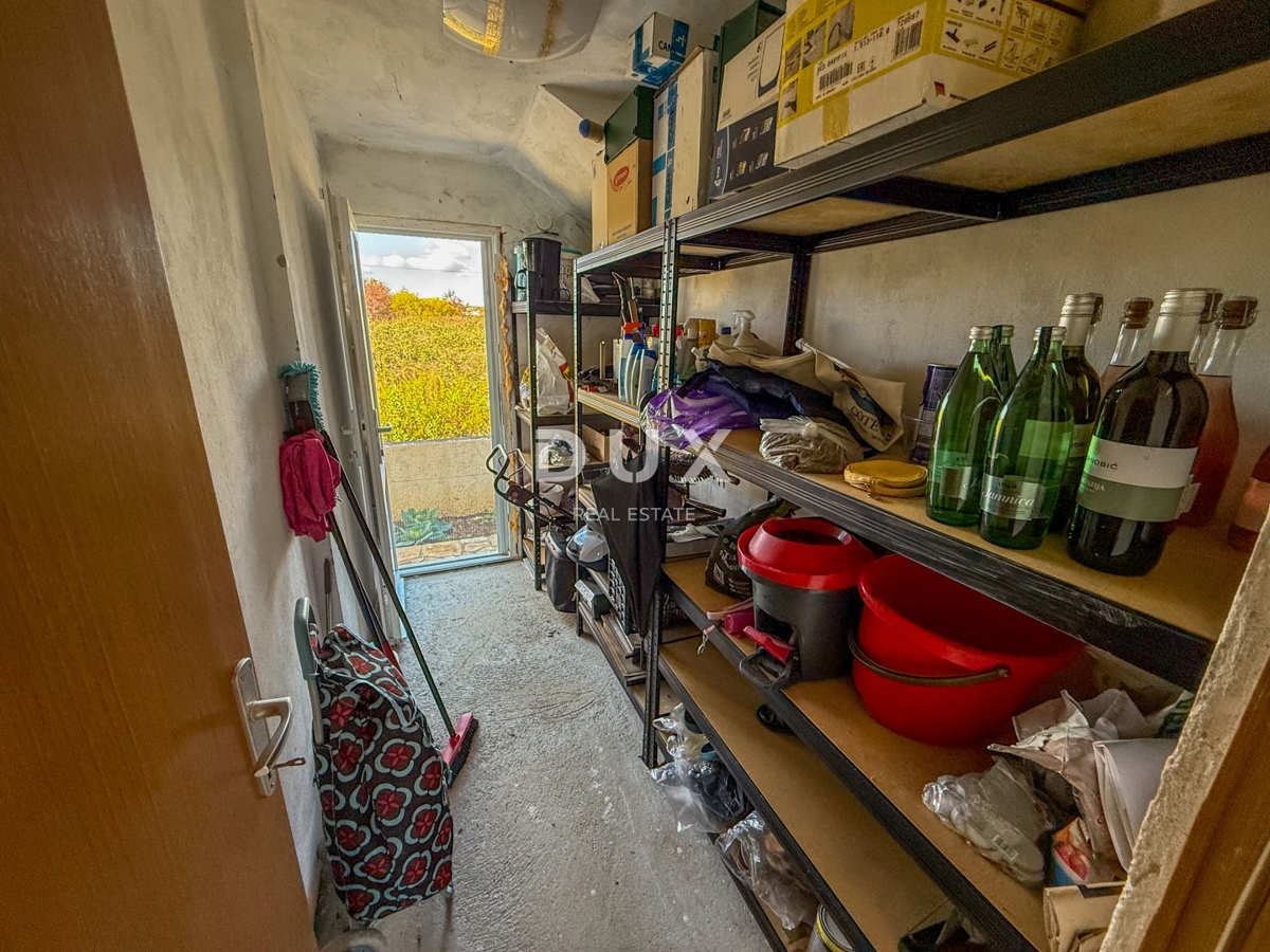 ZADAR, POSEDARJE - casa indipendente prima fila al mare di Novigrad con ampio cortile