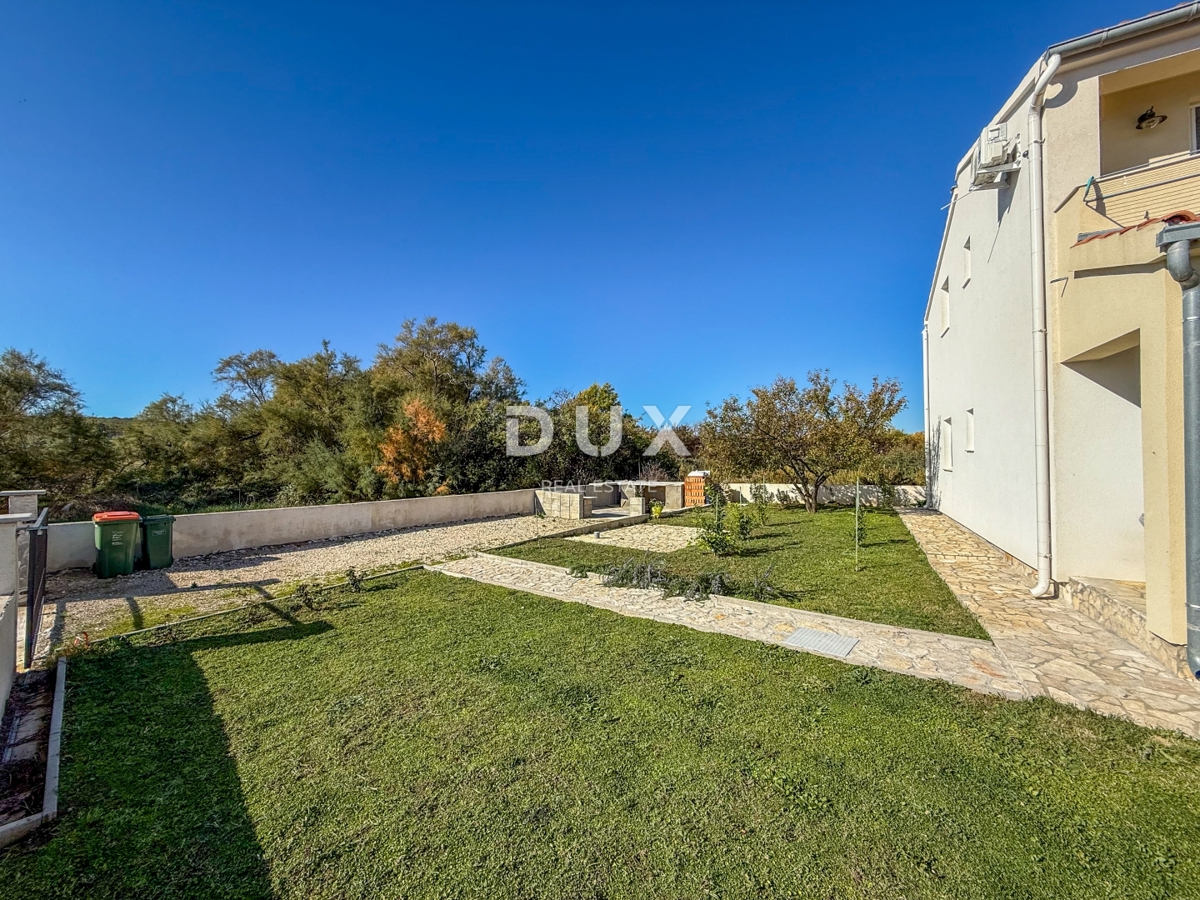 ZADAR, POSEDARJE - casa indipendente prima fila al mare di Novigrad con ampio cortile