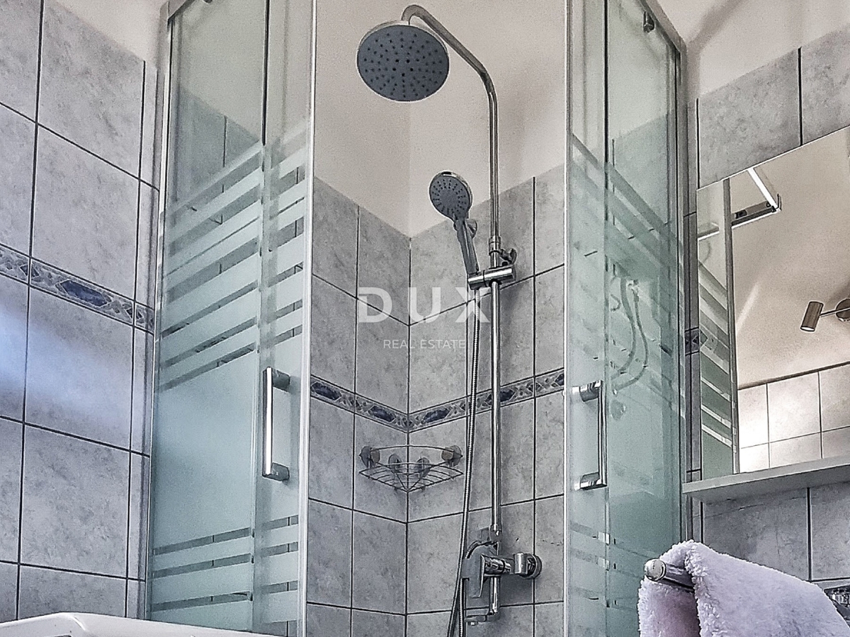 ZADAR, POSEDARJE - casa indipendente prima fila al mare di Novigrad con ampio cortile