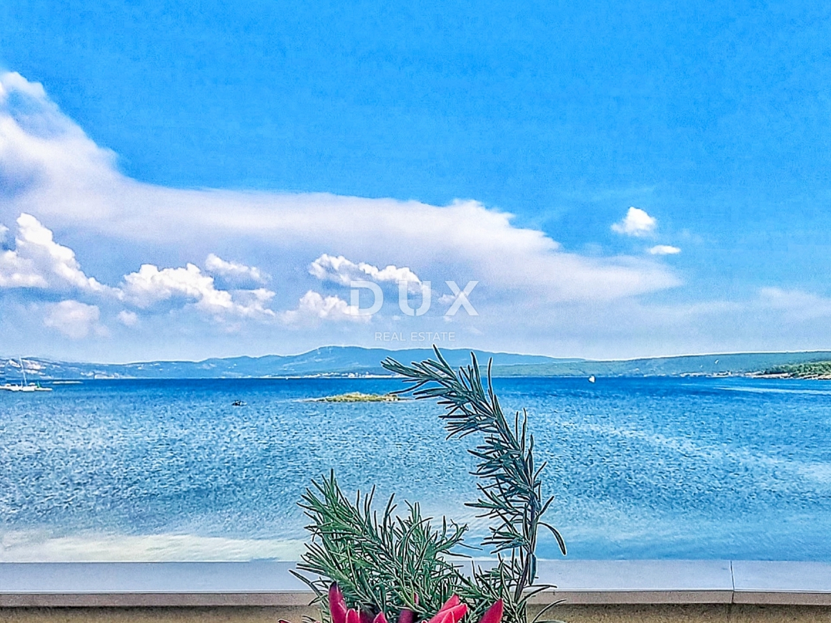 ZADAR, POSEDARJE - casa indipendente prima fila al mare di Novigrad con ampio cortile