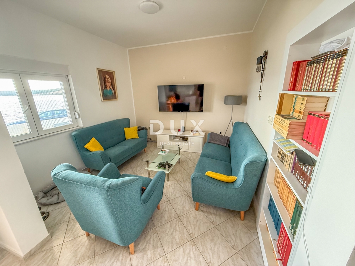 ZADAR, POSEDARJE - casa indipendente prima fila al mare di Novigrad con ampio cortile