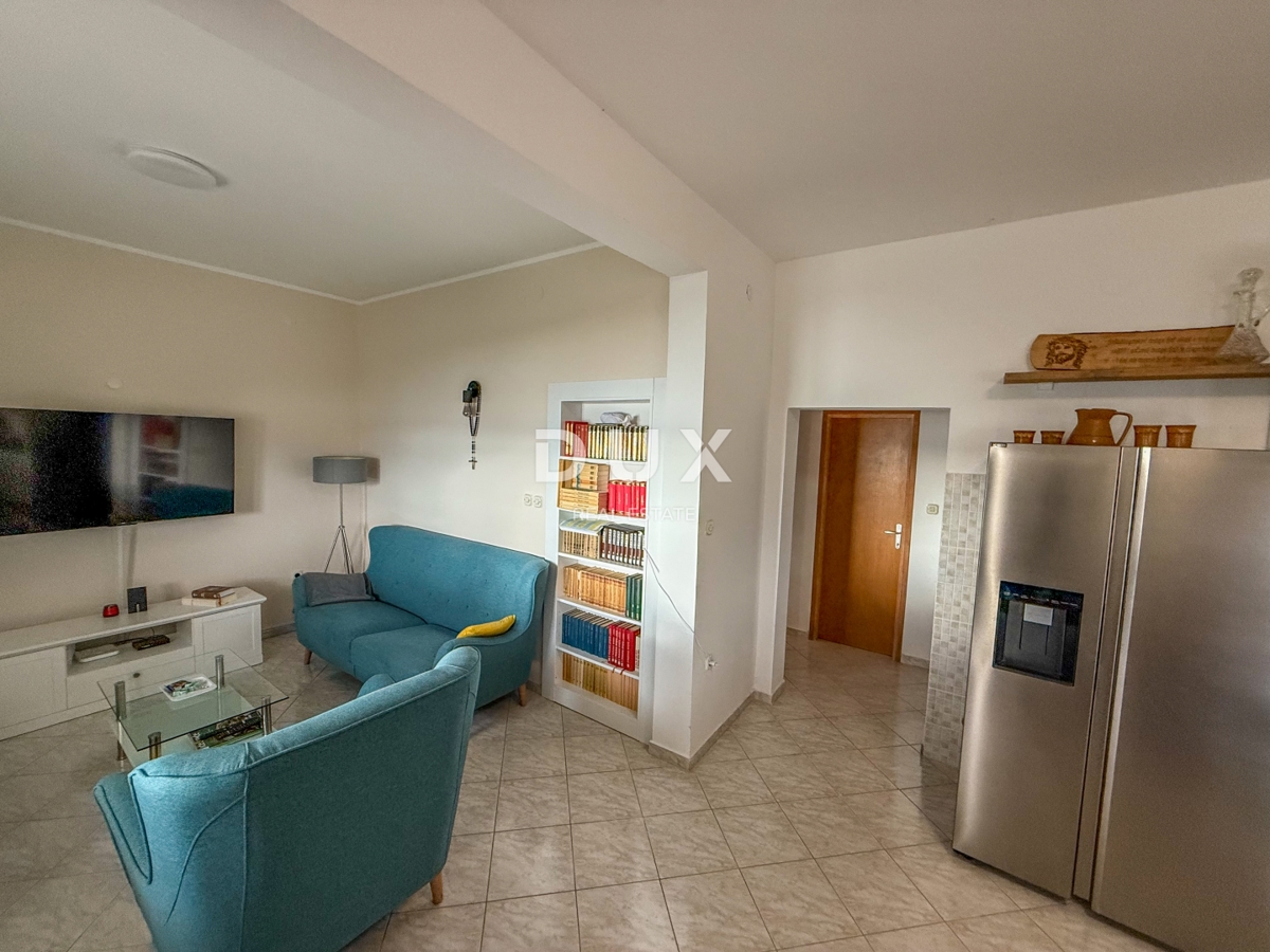 ZADAR, POSEDARJE - casa indipendente prima fila al mare di Novigrad con ampio cortile