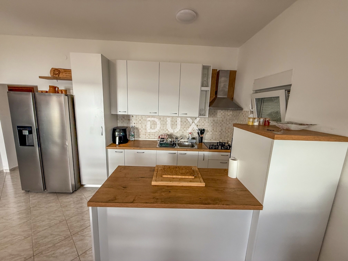 ZADAR, POSEDARJE - casa indipendente prima fila al mare di Novigrad con ampio cortile