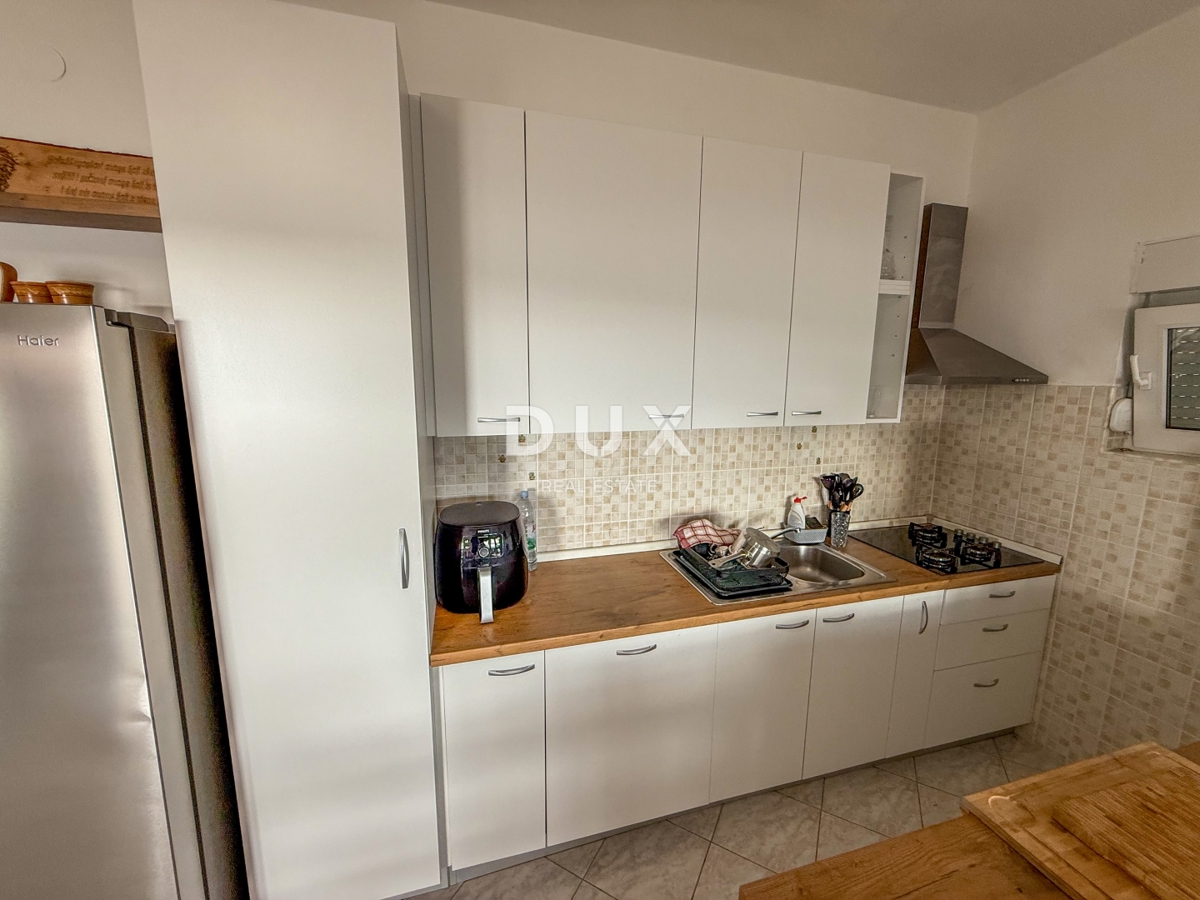 ZADAR, POSEDARJE - casa indipendente prima fila al mare di Novigrad con ampio cortile