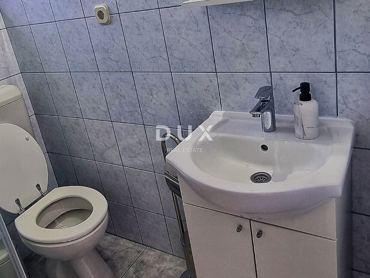 ZADAR, POSEDARJE - casa indipendente prima fila al mare di Novigrad con ampio cortile