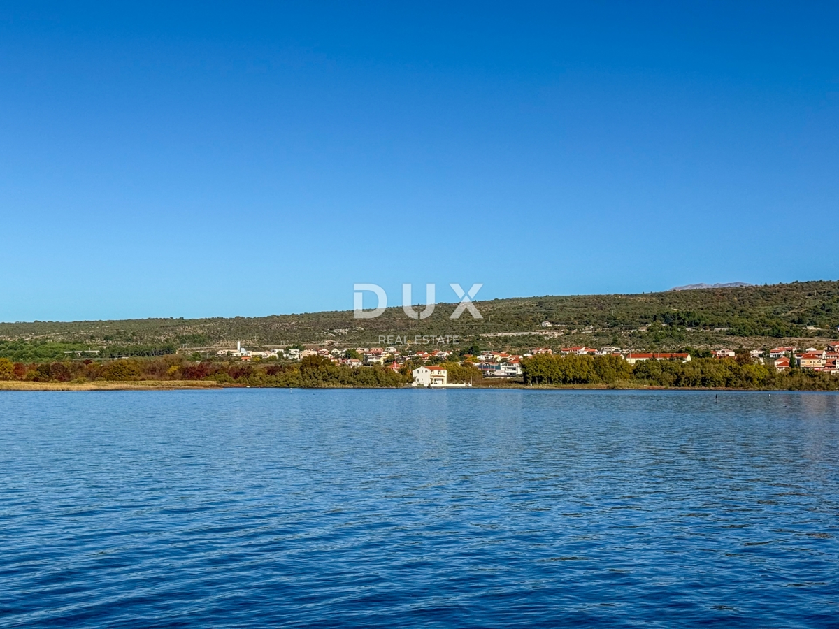 ZADAR, POSEDARJE - casa indipendente prima fila al mare di Novigrad con ampio cortile